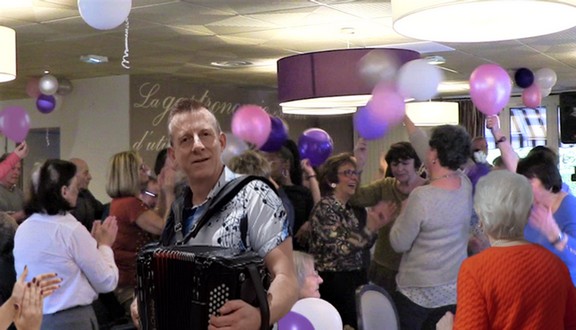 Christian BRUT met l'ambiance dans L'Ehpad